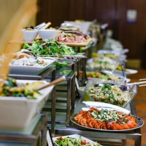 Frühstücksbuffet mit einer Auswahl an Snacks